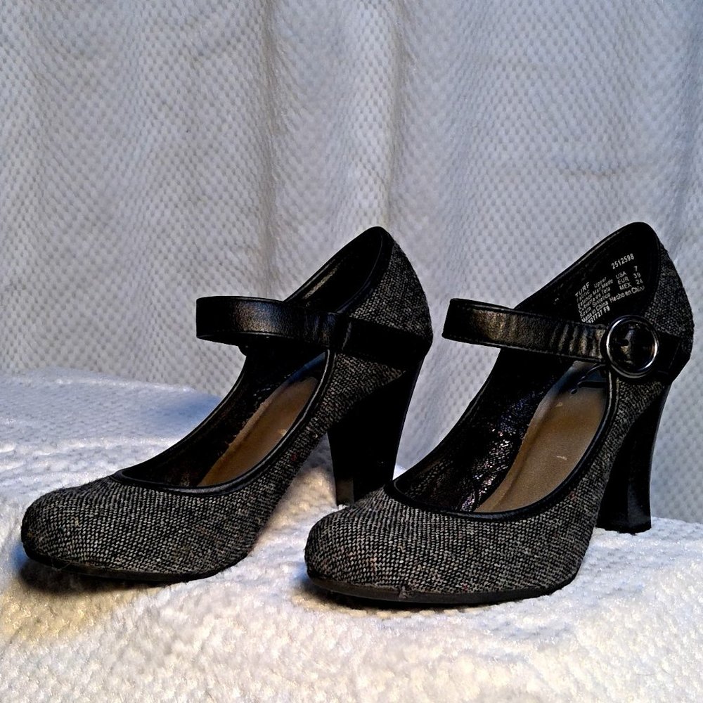 Black/white L.E.I Turf Heels